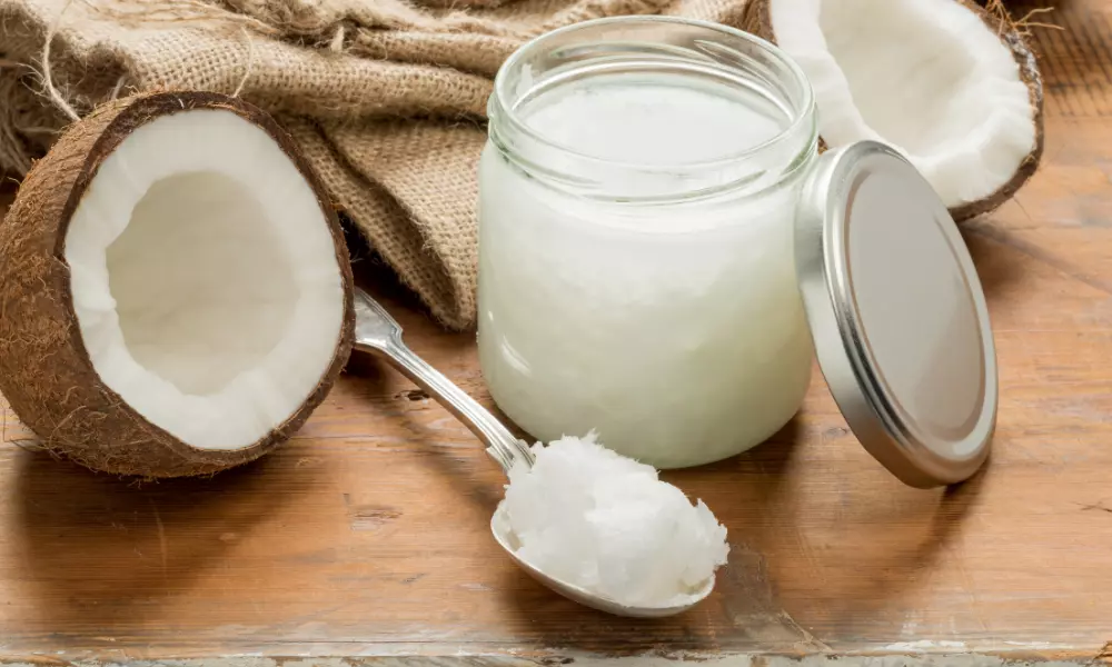 aceite de coco con coco